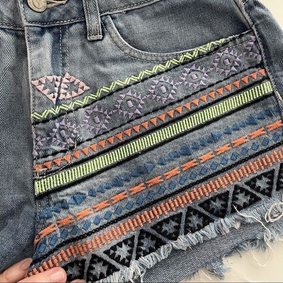 Cello Denim Embroidered Cut-Offs - Medium - Picture 2 of 7